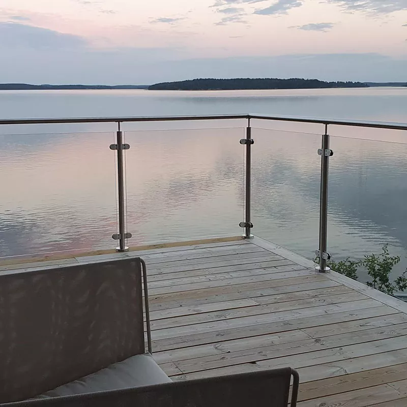 How Does Glass Railing Improve Modern Architectural Spaces?