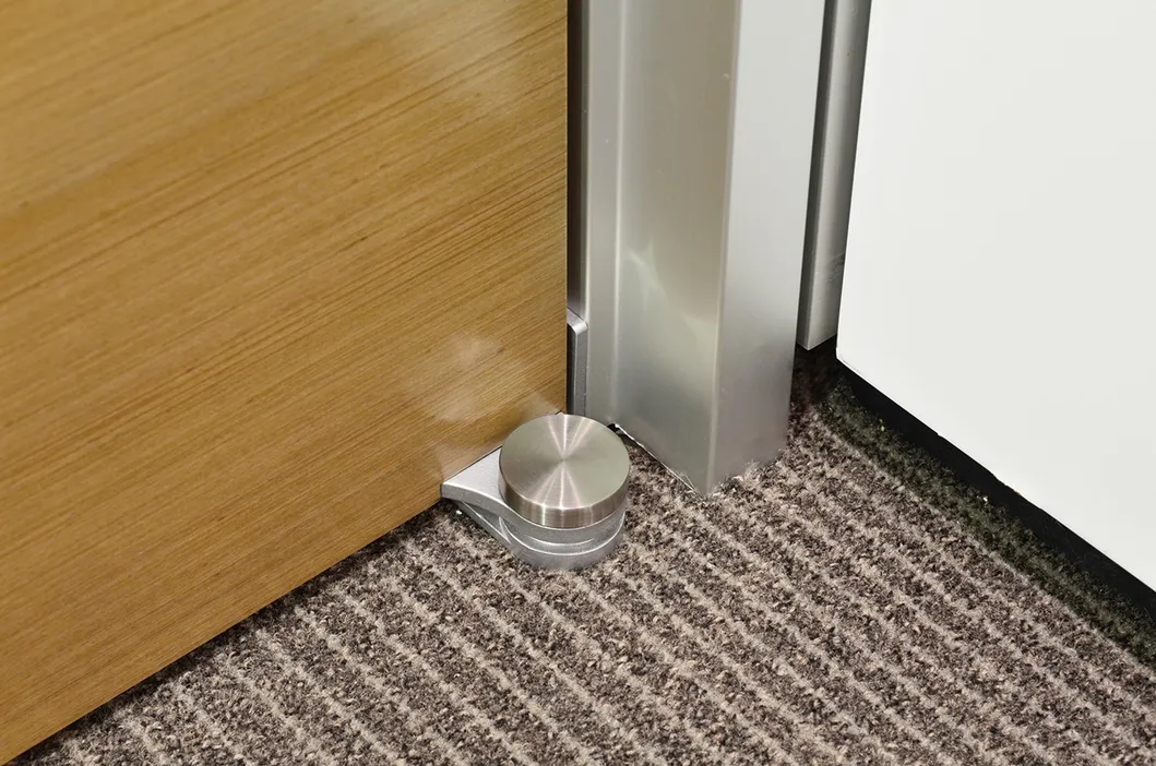 Aluminium Glass/MDF Office Partition Wall with Magnetic Blinds and Hinged Door