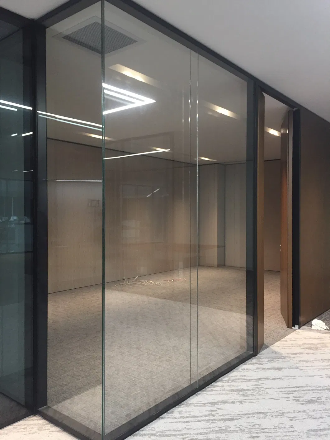 Aluminium Glass/MDF Office Partition Wall with Magnetic Blinds and Hinged Door