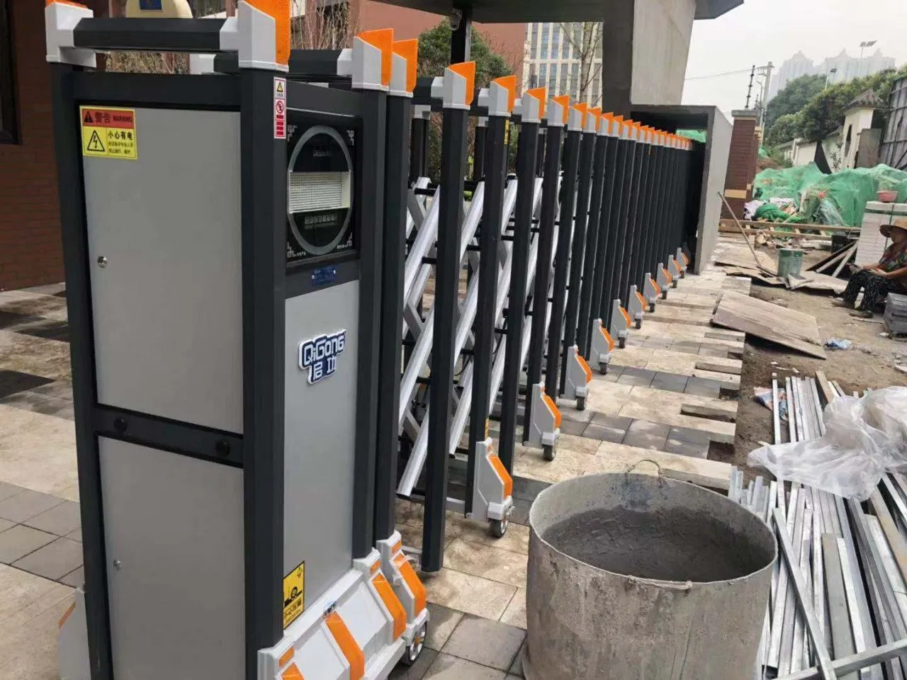 Automatic Trackless Telescopic Gates Aluminum Alloy Trackless Fence Gate