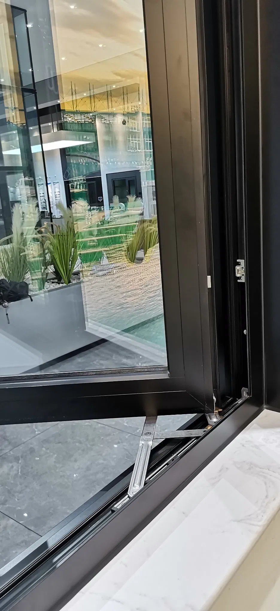 Factory Wholesale Price Thermal Aluminum Security Impact Tempered Glass Tilt and Turn Windows